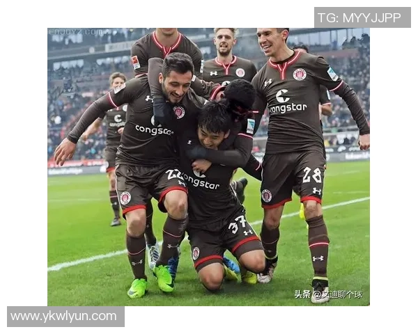 阿尔梅与坎布尔的激烈对决展现足球魅力与团队精神的较量